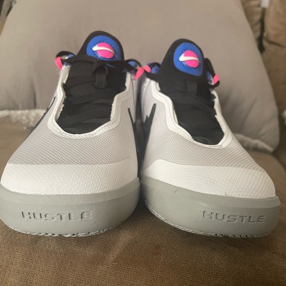 Brand new Nike hustle sneakers - Picture 2 of 5